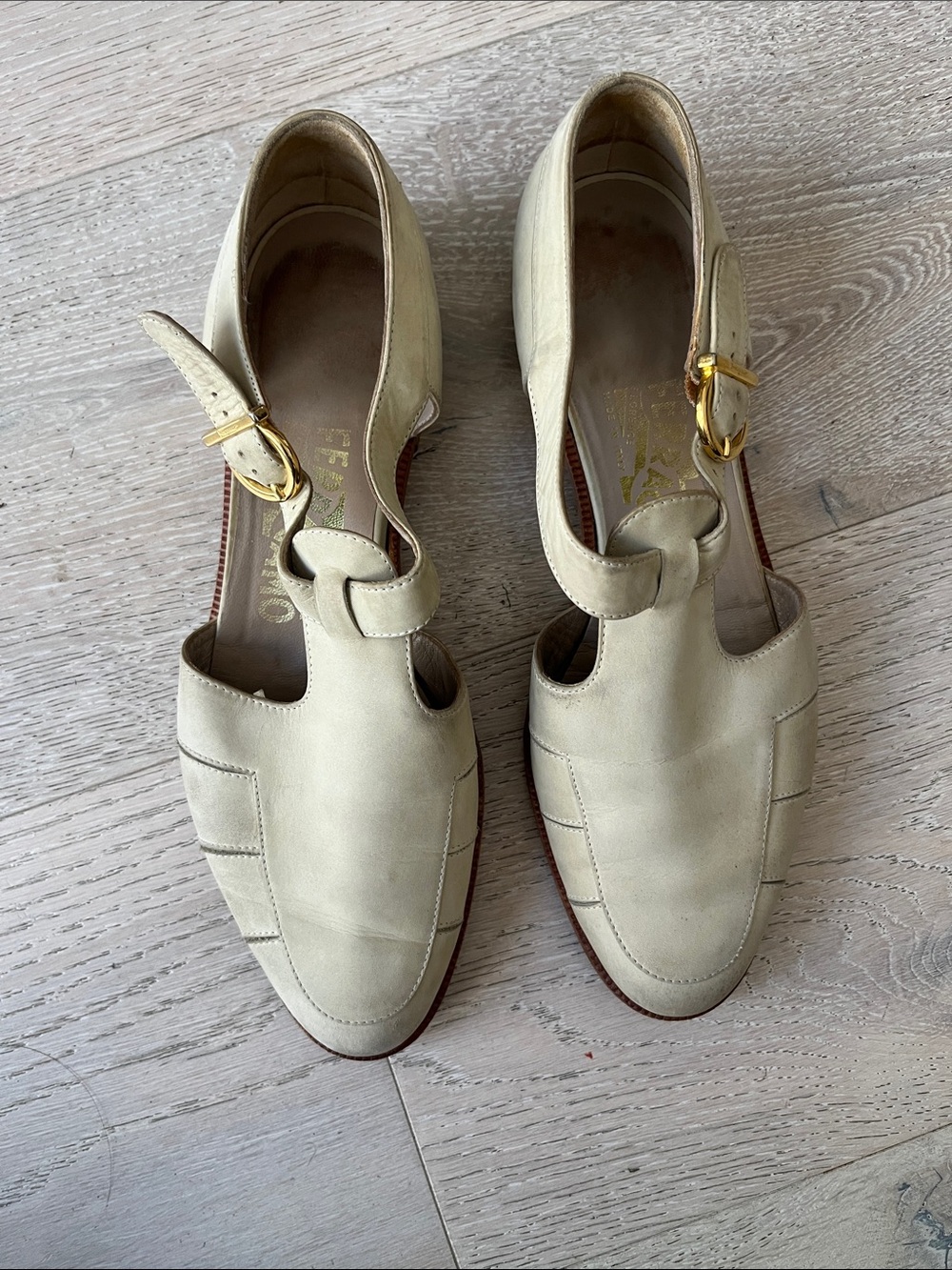 Ferragamo Vintage Beige Nubuck Leather T Strap Closed Toe Sandals 7.5 - Picture 5 of 8